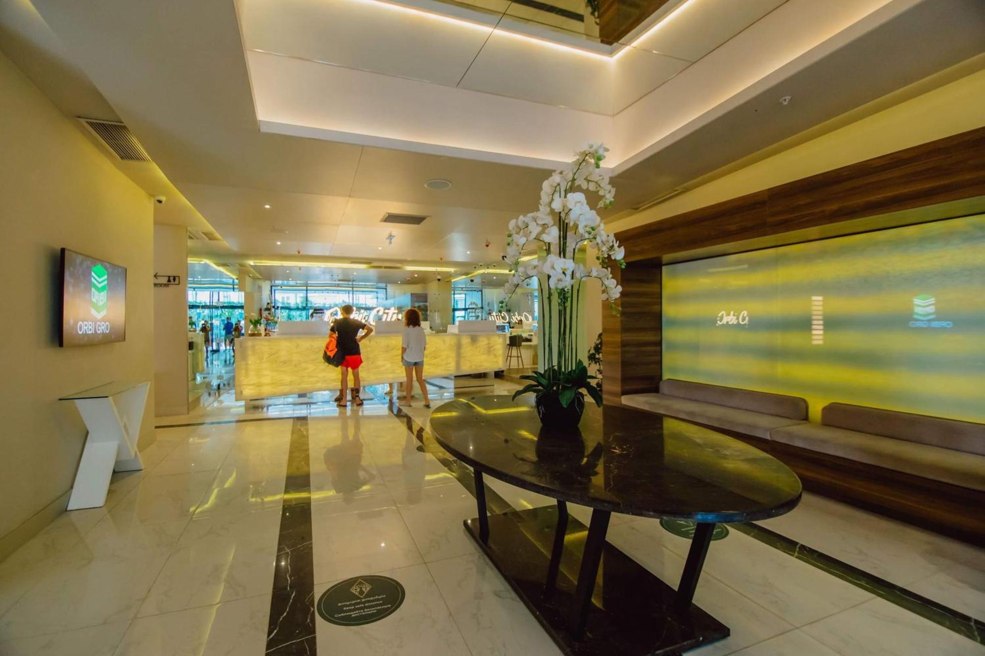 Orbi City Black Sea View Aparthotel Batumi Exterior photo