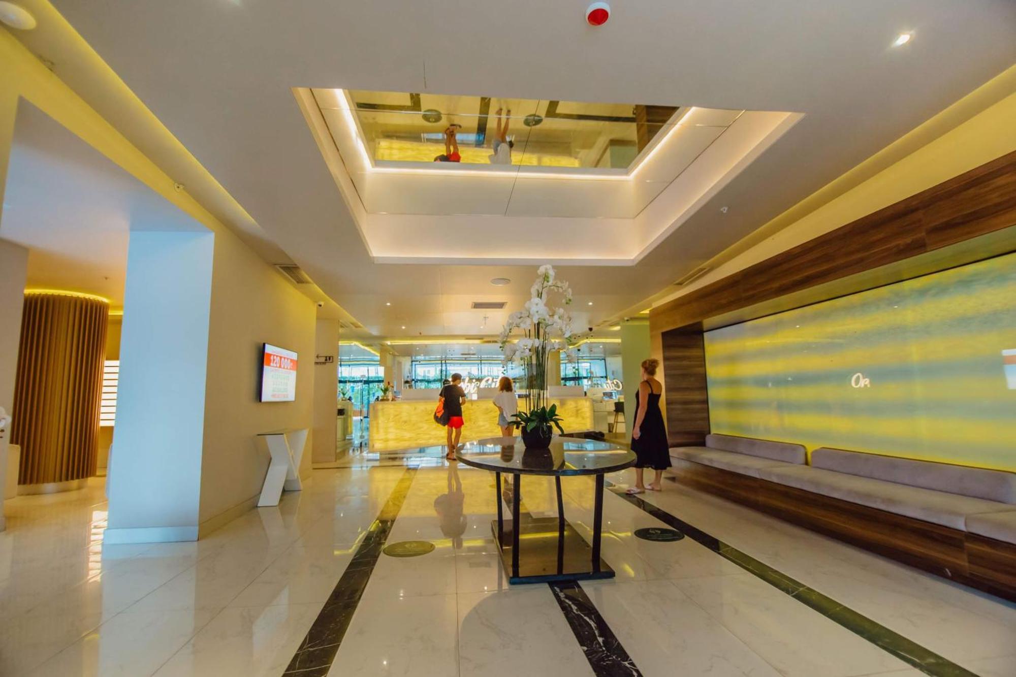 Orbi City Black Sea View Aparthotel Batumi Exterior photo