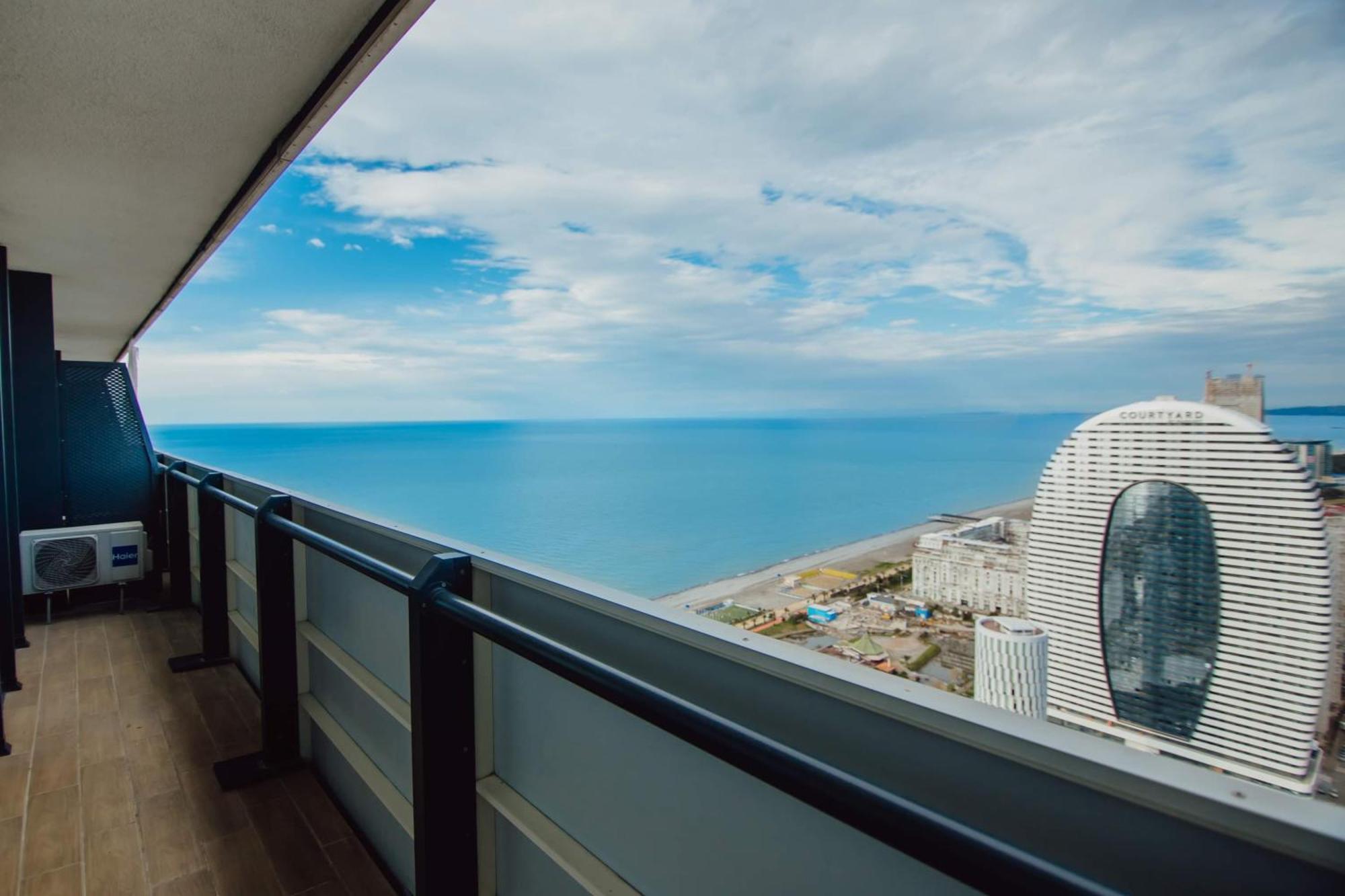 Orbi City Black Sea View Aparthotel Batumi Exterior photo