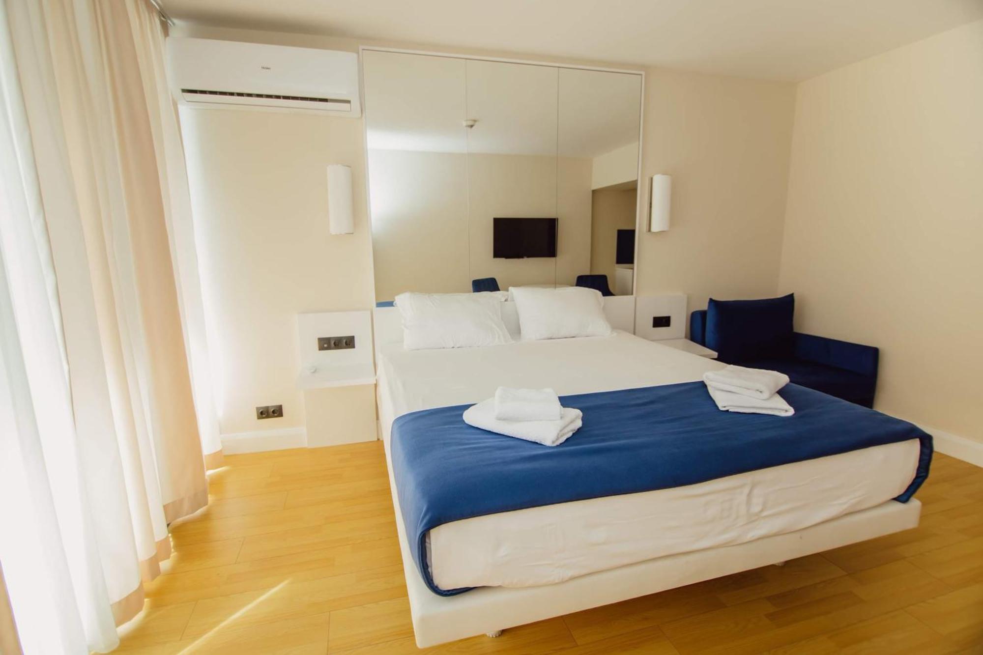 Orbi City Black Sea View Aparthotel Batumi Exterior photo